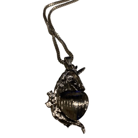 The Last Unicorn pendant and chain. Silver tone with blue and clear glass - Picture 9 of 10